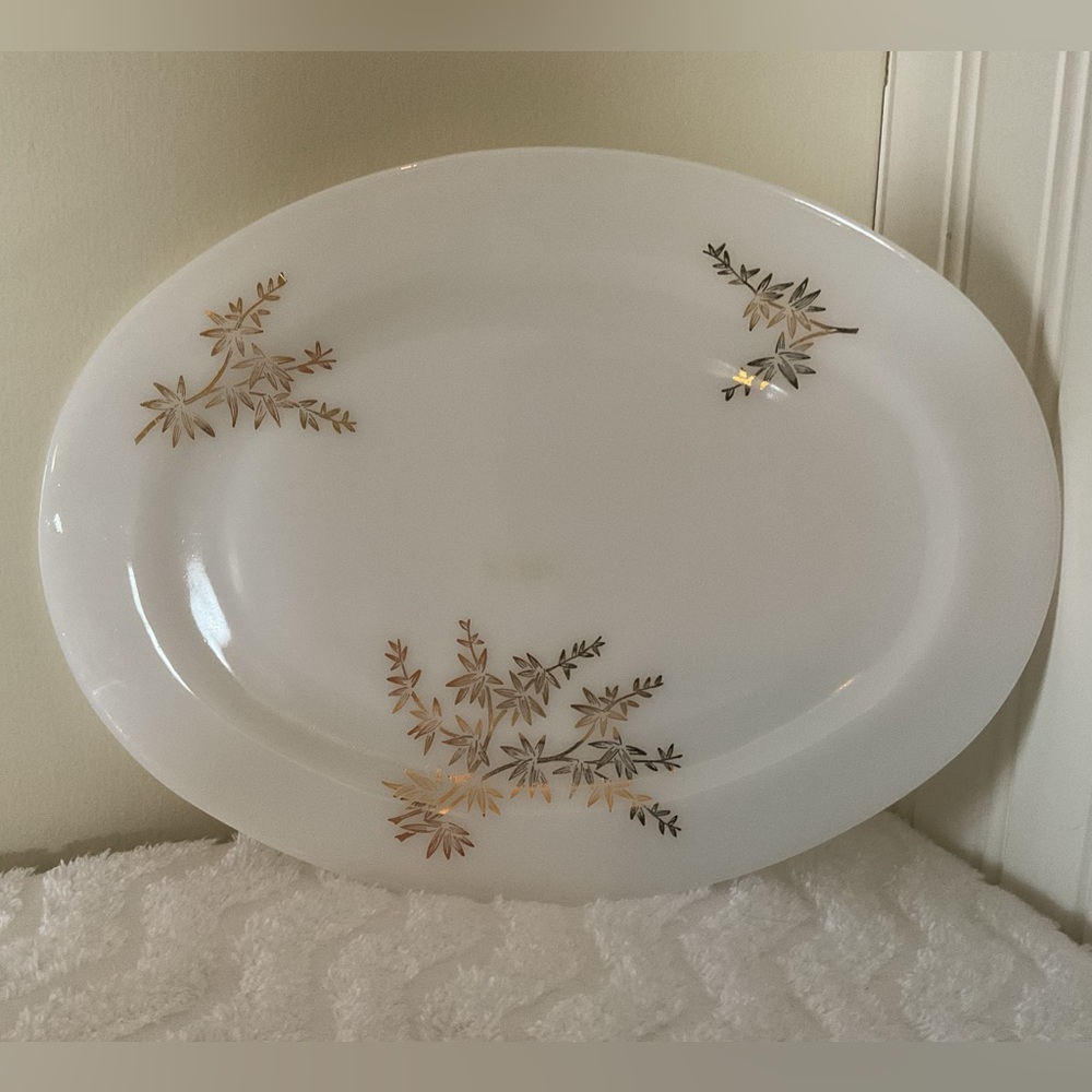 🧡Elegant vintage White Oval Platter with Gold Leaf Design